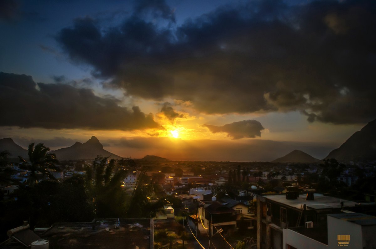 100+ Free Photos - Sunset at residential region of Candos